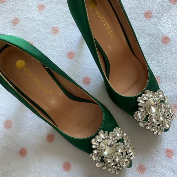 BIGTREE Green Satin Jeweled Heels – Size 38 - Picture 2 of 8
